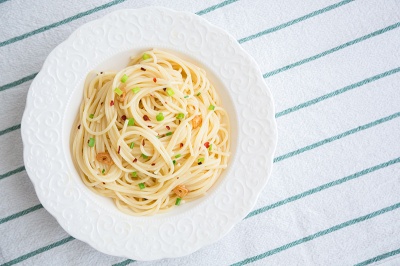 Италианска паста с чесън, масло и зехтин