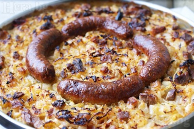 Свински наденички със зеле