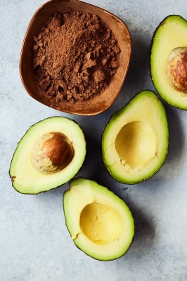 Маска с какао и авокадо за свежа кожа без бръчки