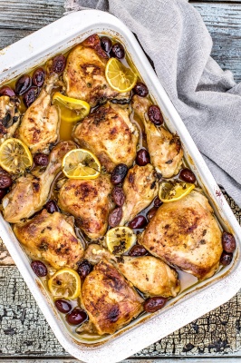 Вкусно пилешко с лимон и маслини