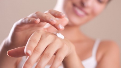 Как да се справим със сухата кожа на ръцете?