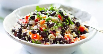 Салата с черен боб и кускус