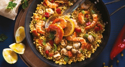 Паеля с пилешко месо и скариди