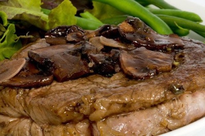 Свински пържоли с гъби