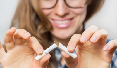 Пушенето увеличава риска от акне и преждевременна поява на бръчки