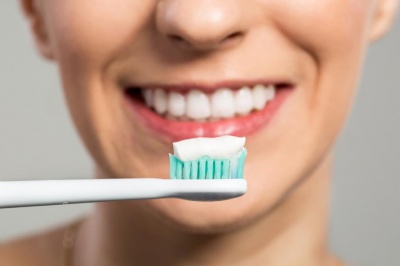 Защо не трябва да мием зъбите веднага след хранене?