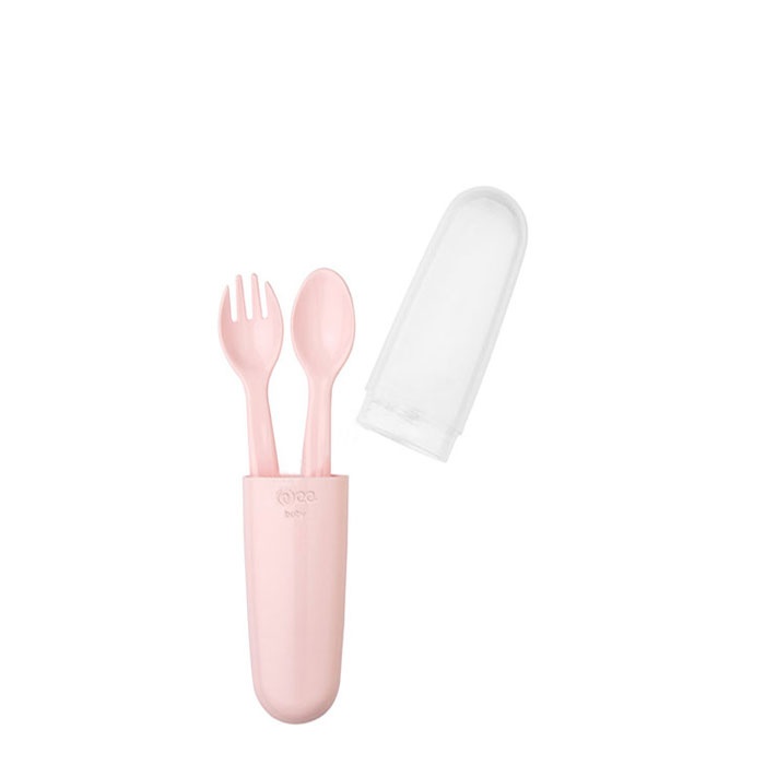 УИ БЕЙБИ КОМПЛЕКТ ЛЪЖИЧКА И ВИЛИЧКА В КУТИЯ / WEE BABY CUTLERY SET
